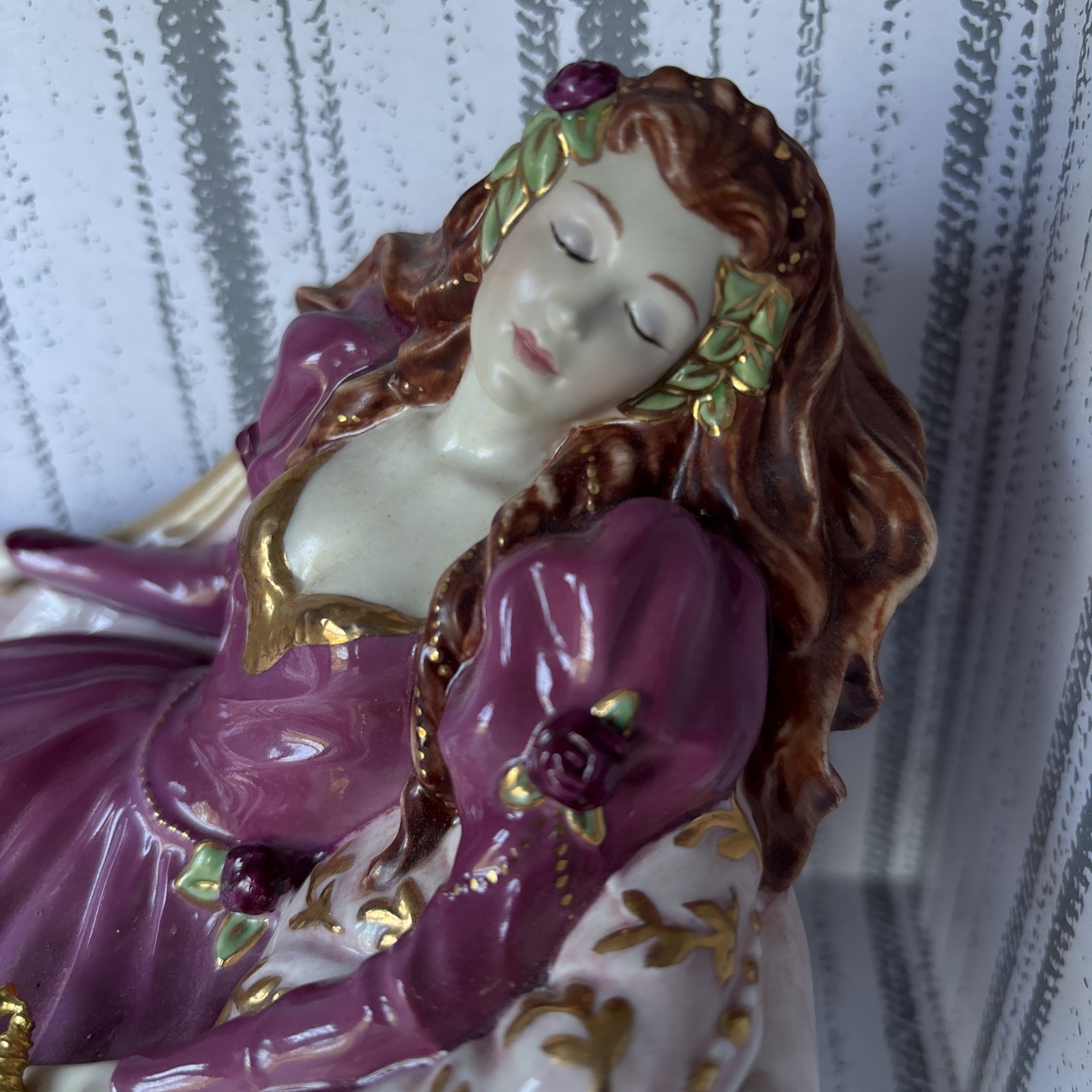 Franklin Mint Sleeping Beauty 10″ Fine Porcelain Figurine by Gerda Neubacher