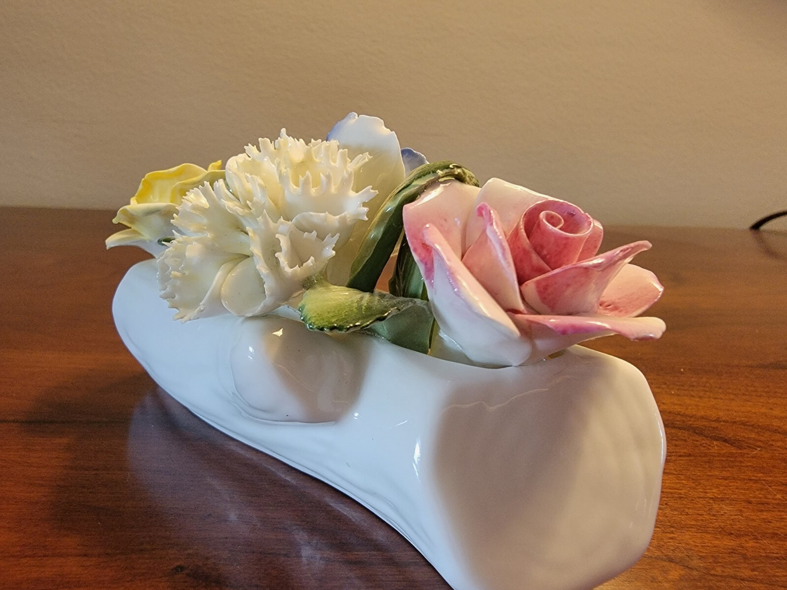Healacraft, MINT Condition Bone China Log/w Flowers. Flawless and beautiful