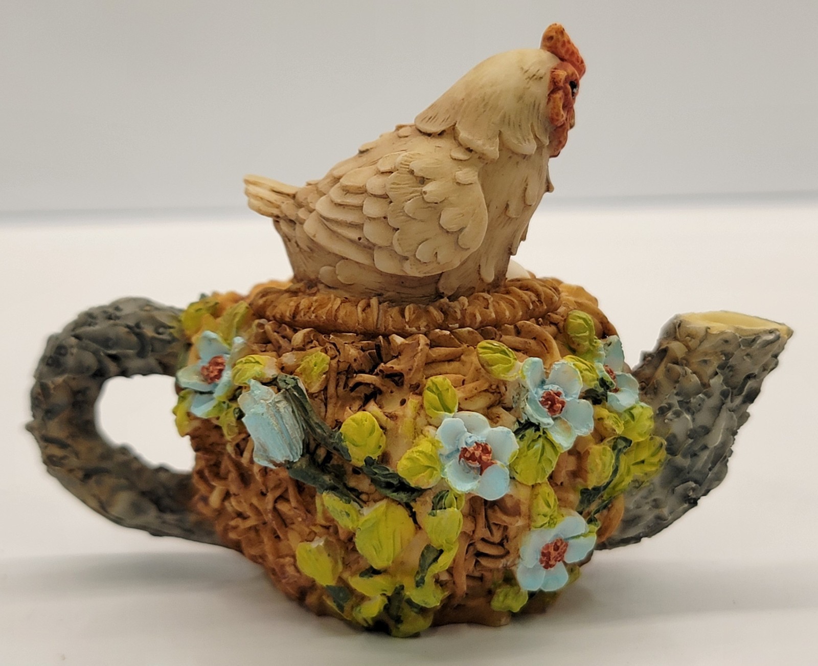 Miniature Polyresin Teapot Shaped Nest Hen with Eggs
