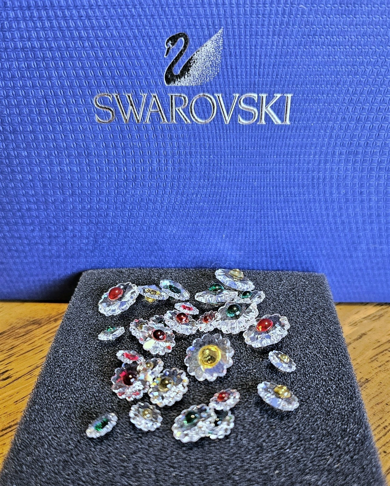 🌼Swarovski Crystal 1999 – 2001 SCS Gift, Lot of 27, MINI Daisy Flower Figurines