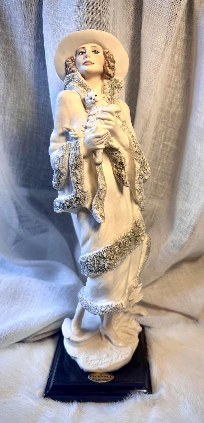 Giuseppe Armani Capodimonte Holly Figurine 0191F Sculpture Florence Italy Statue