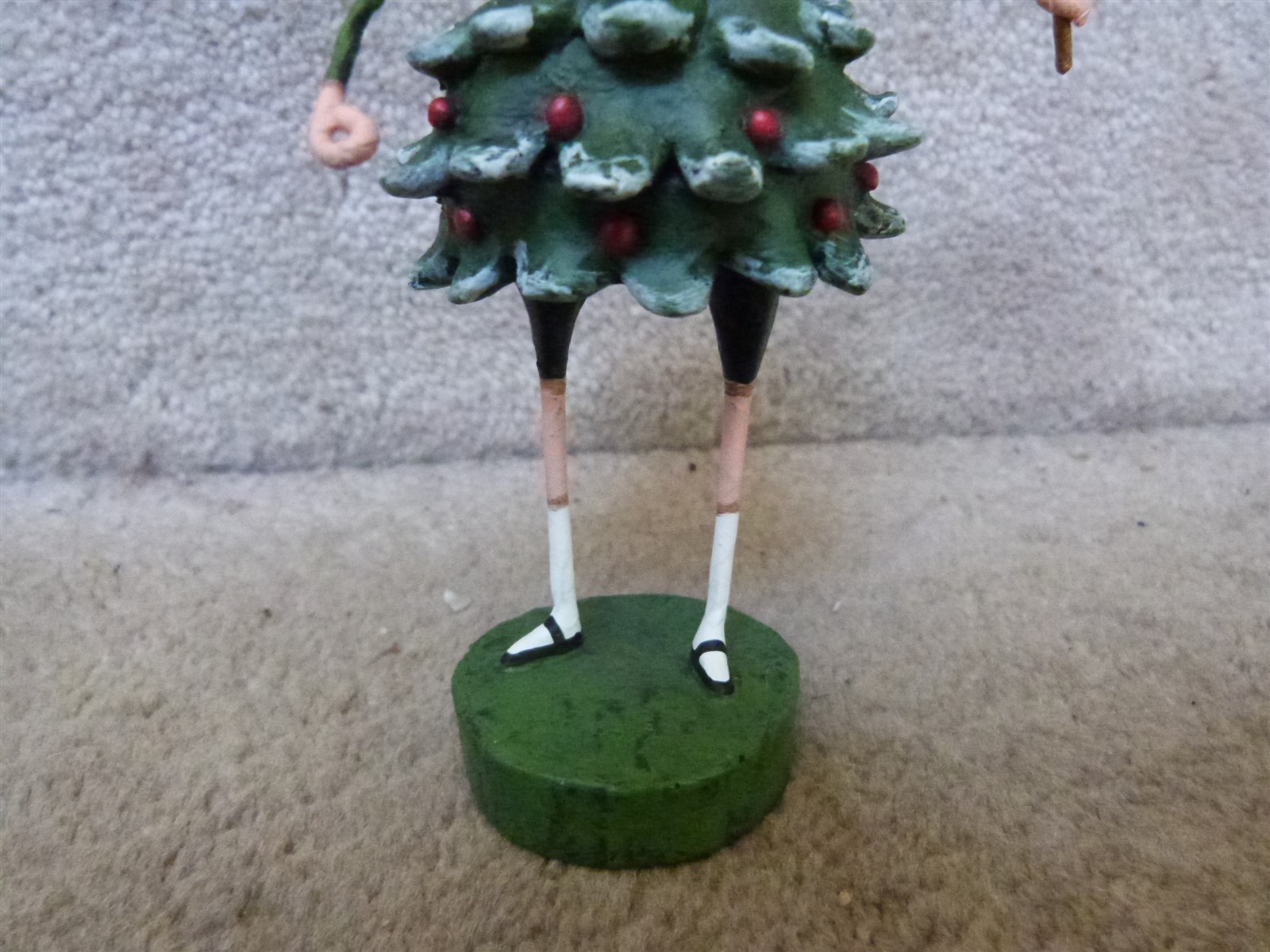 Lori Mitchell Christmas Tree Figurine 11056 JOLLY HOLLY 6.5″