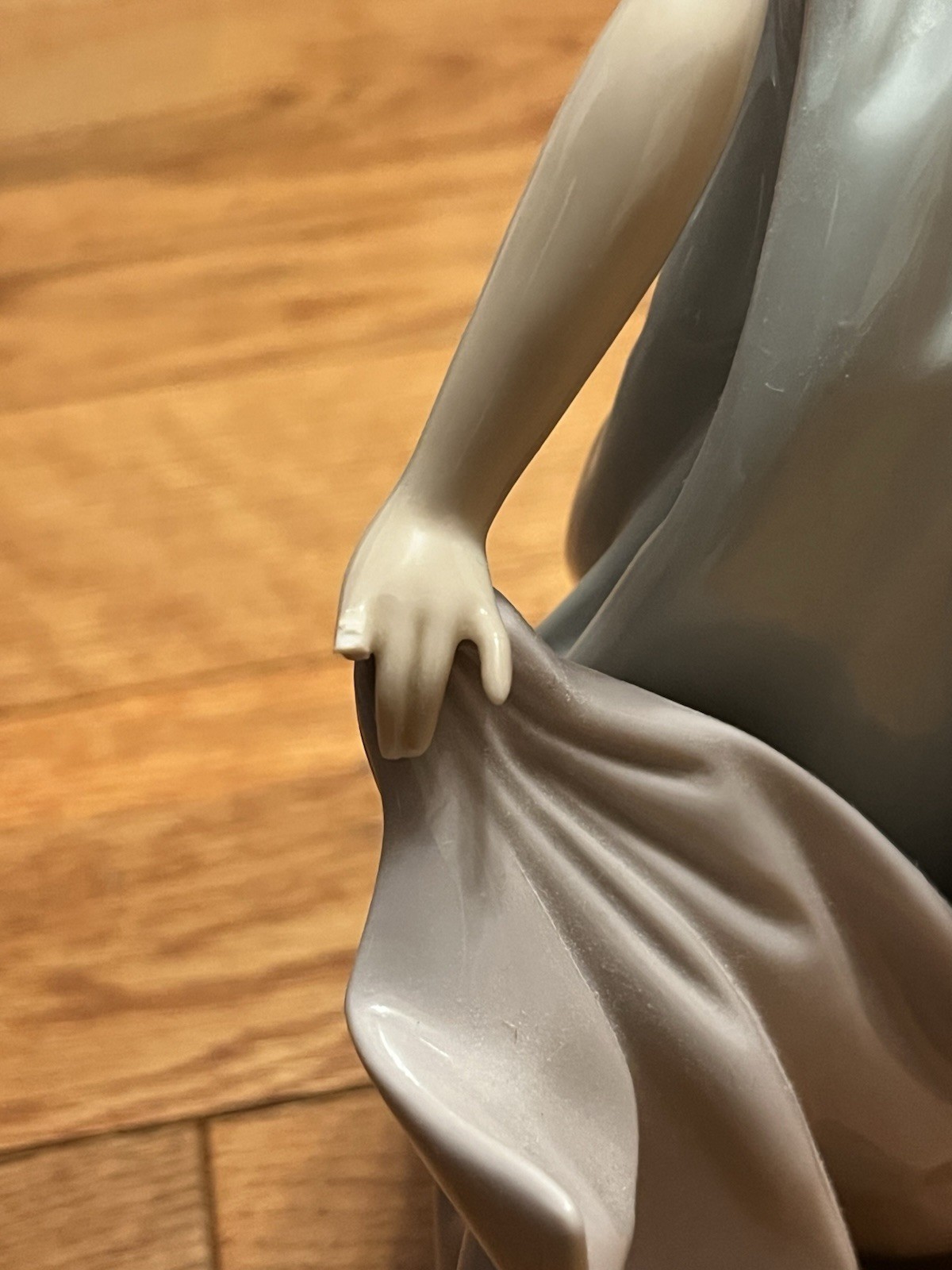 Beautiful! LIadro May Dance 9″ tall 5662 REDUCED BC Finger Damaged See Pics