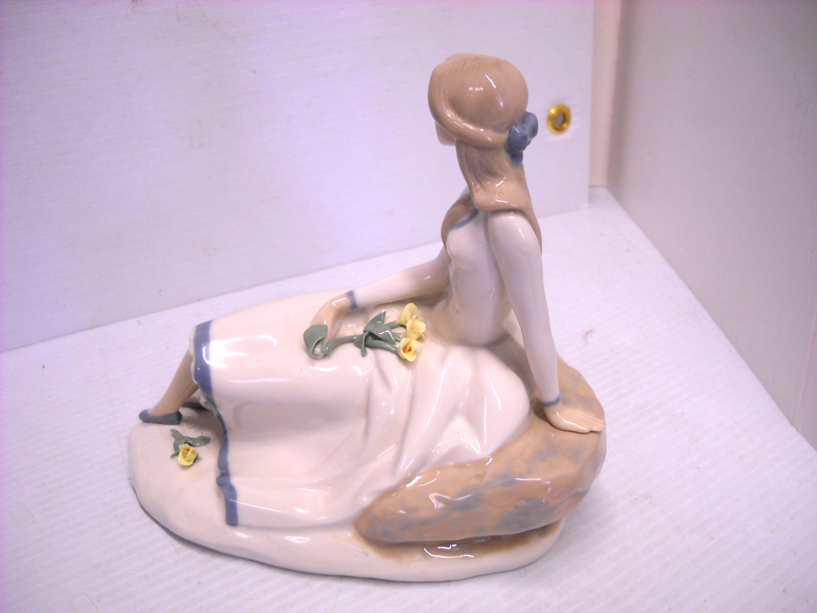 Lladro Artist Fulgencio Garcia Teresa The Tulip Maiden 1983 Fine Porcelain