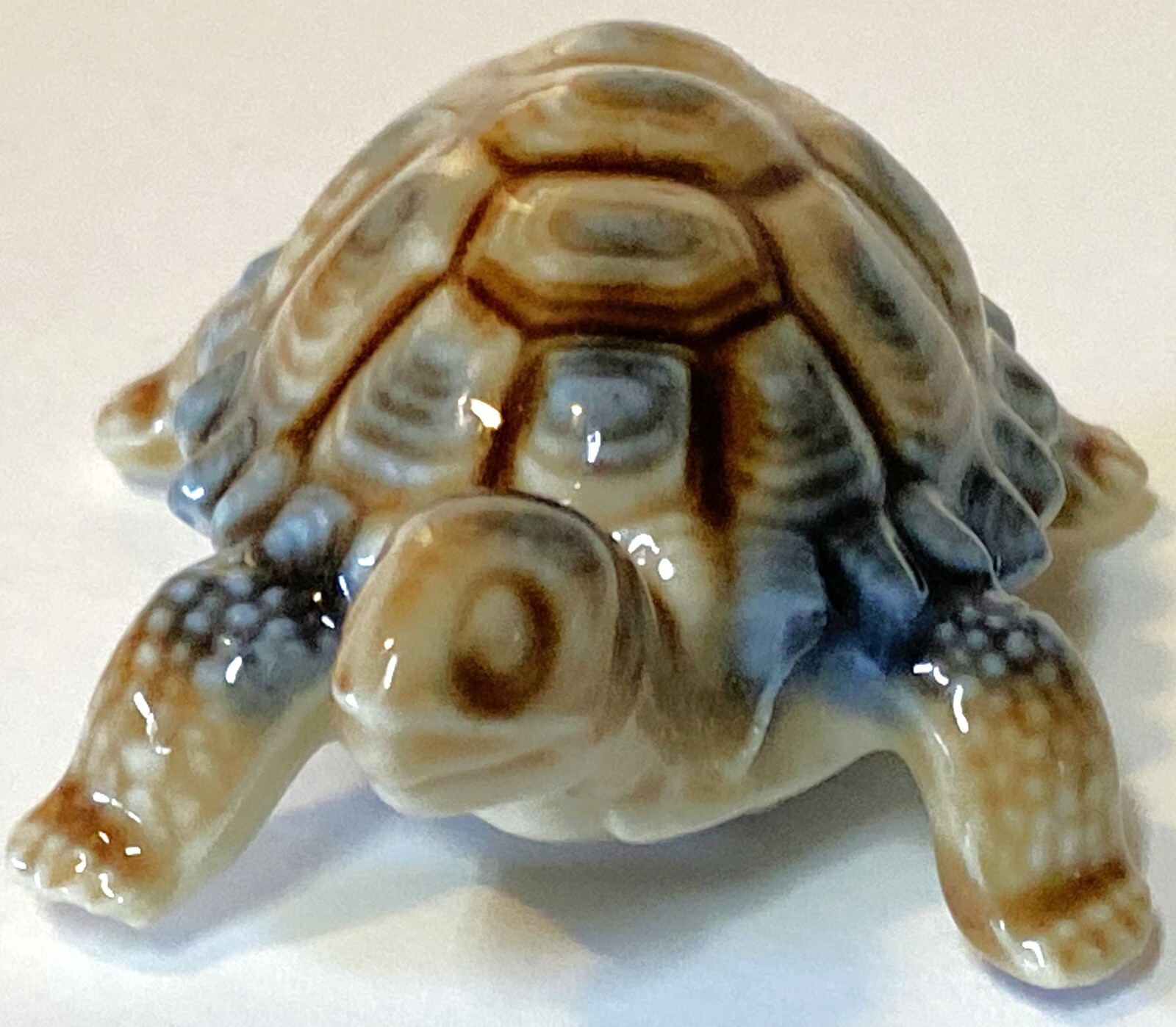Wade Porcelain Turtle Made in England 3″ x 2″ x 1.25″ Brown & Blue