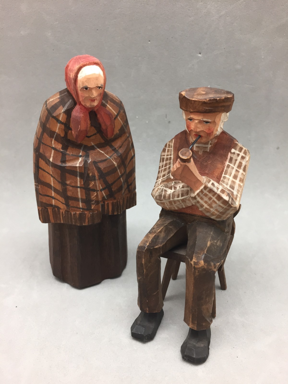Carved Wood Figure Man Smoking Pipe Chair & Woman Shawl Switzerland Huggler ? 5″