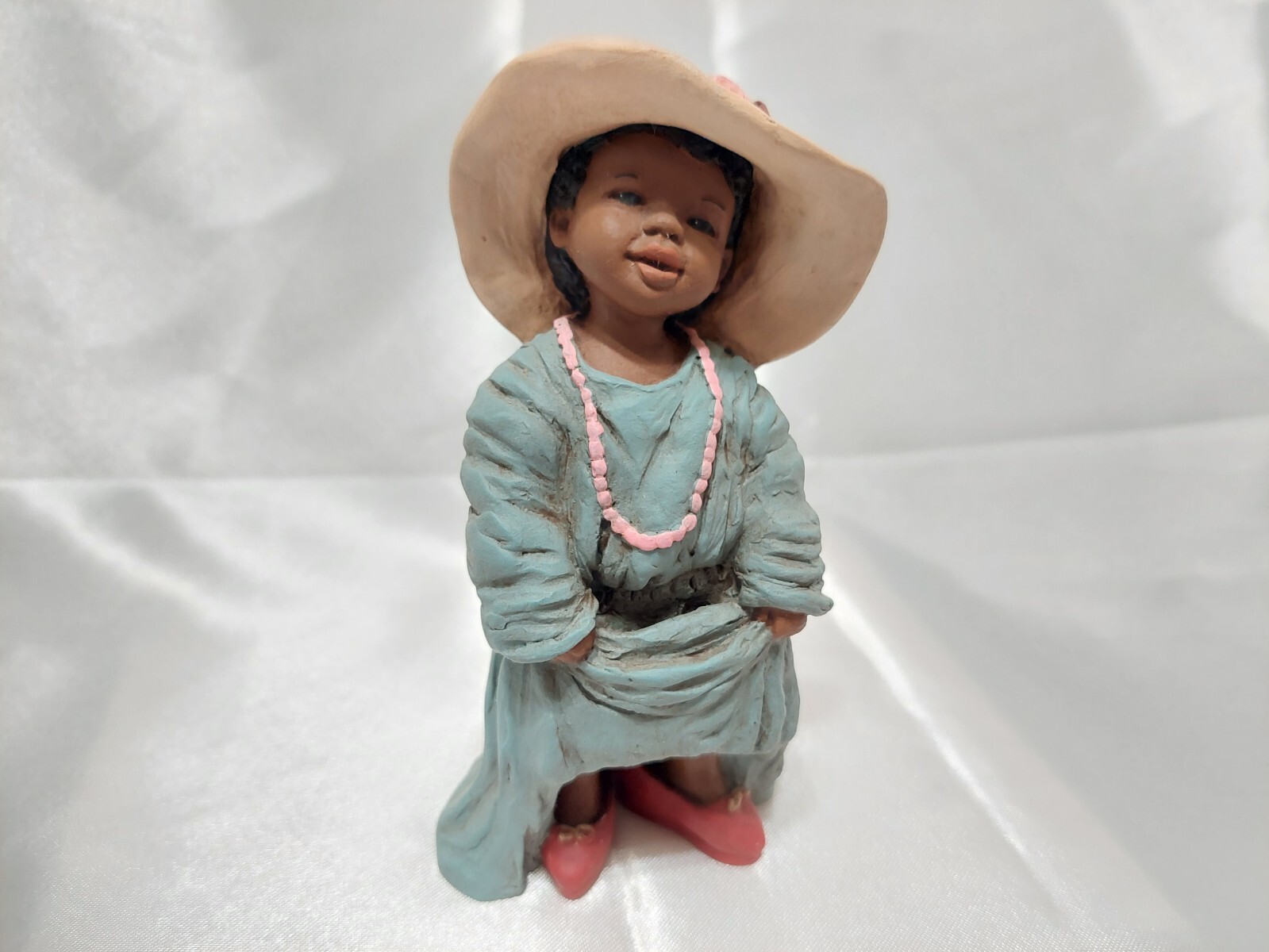 VINTAGE M HOLCOMBE GOD IS LOVE FIGURINE 1987 SASHA #20 LITTLE GIRL IN BIG DRESS