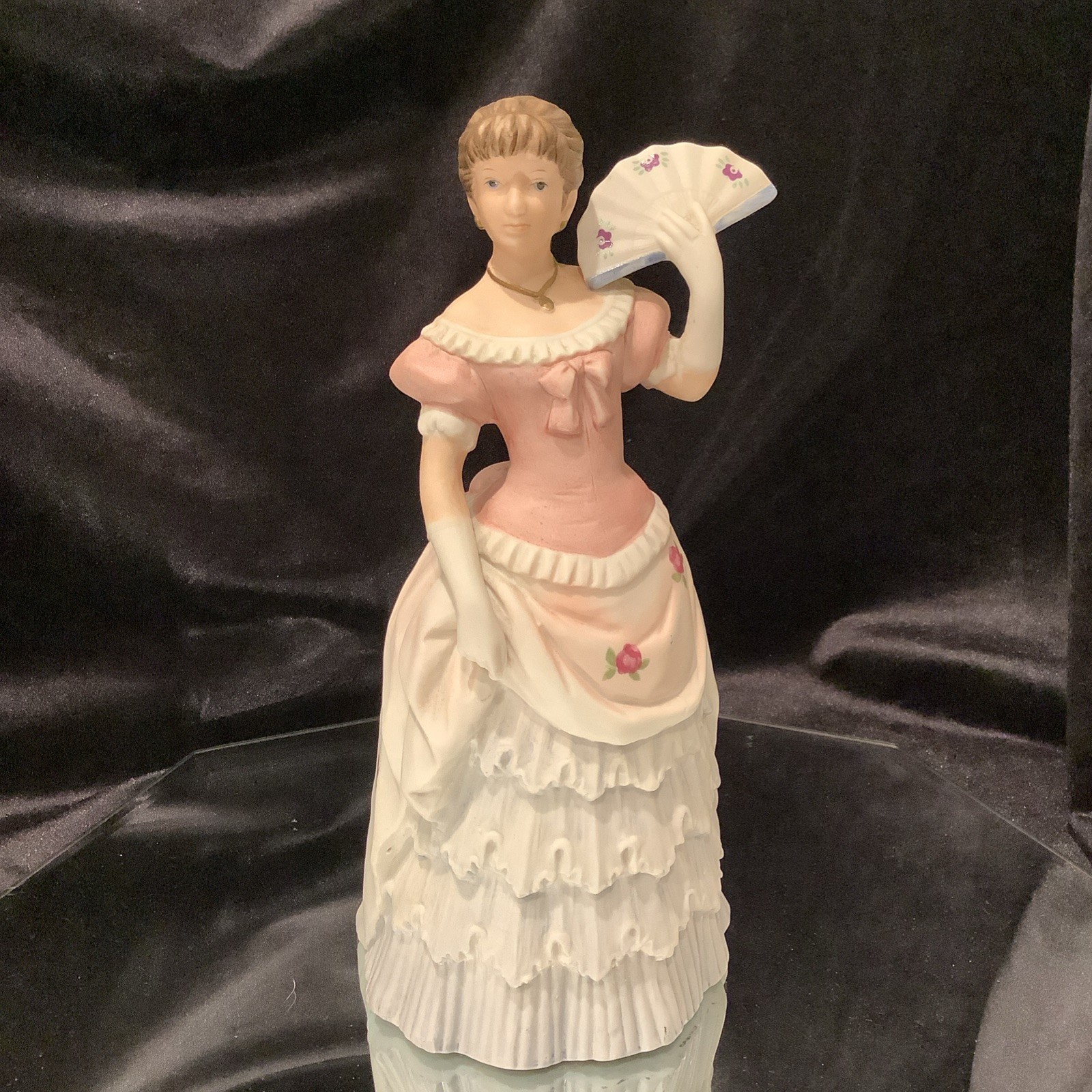 Vtg Victorian Lady Flora Fan Porcelain 1421 Gloves Necklace Malaysia 4″Wx8 1/2″H
