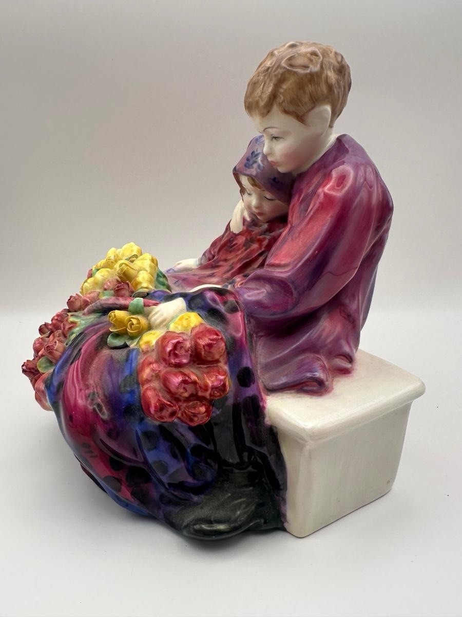ROYAL DOULTON Flower Seller’s Children HN1342-Retired 1993-Street Vendor Series