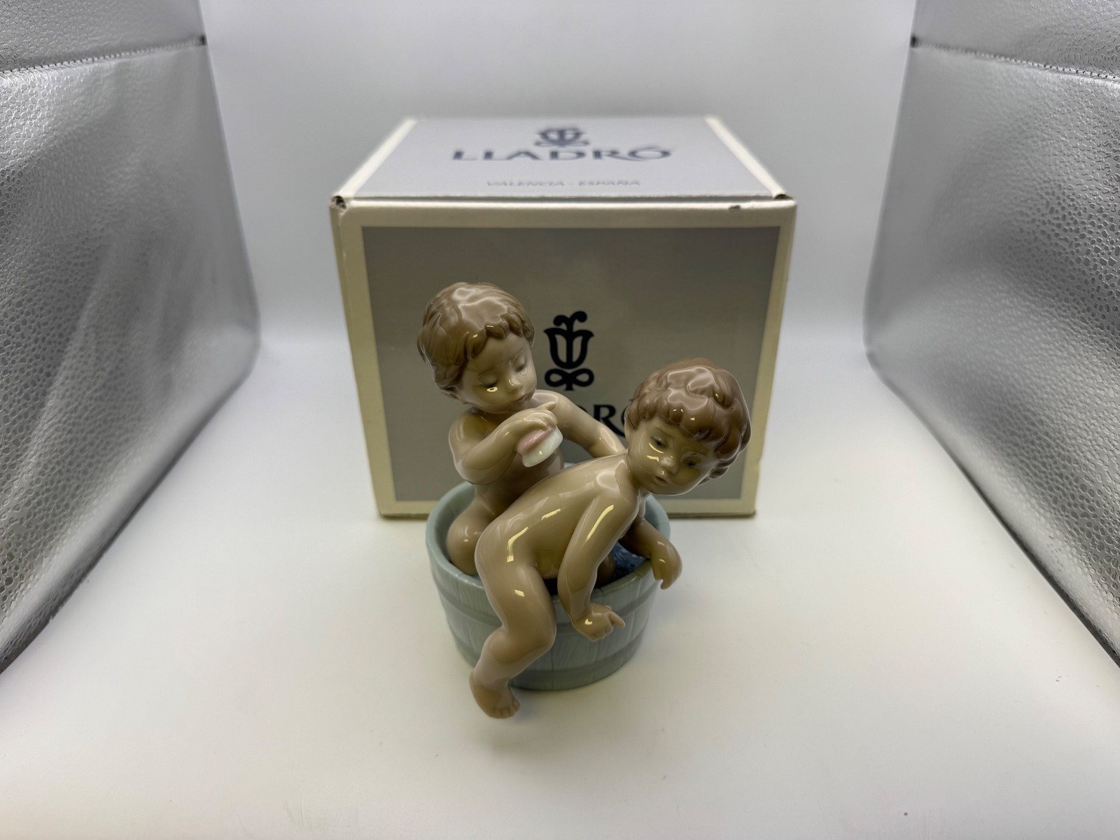 Lladro Bath Time #6411 Figurine in Box