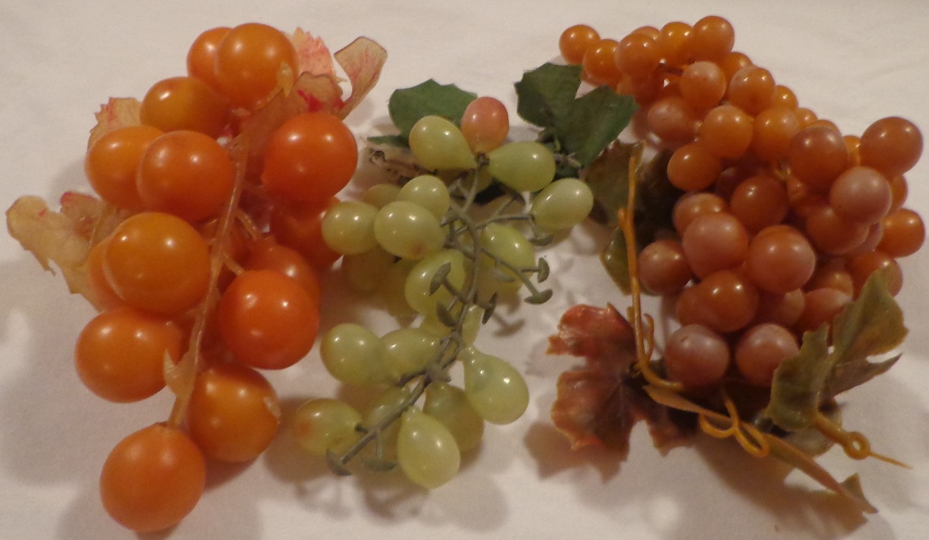 GRAPE CLUSTER PLASTIC FAUX FAKE FRUIT RED ORANGE GREEN CENTERPIECE DISPLAY CRAFT