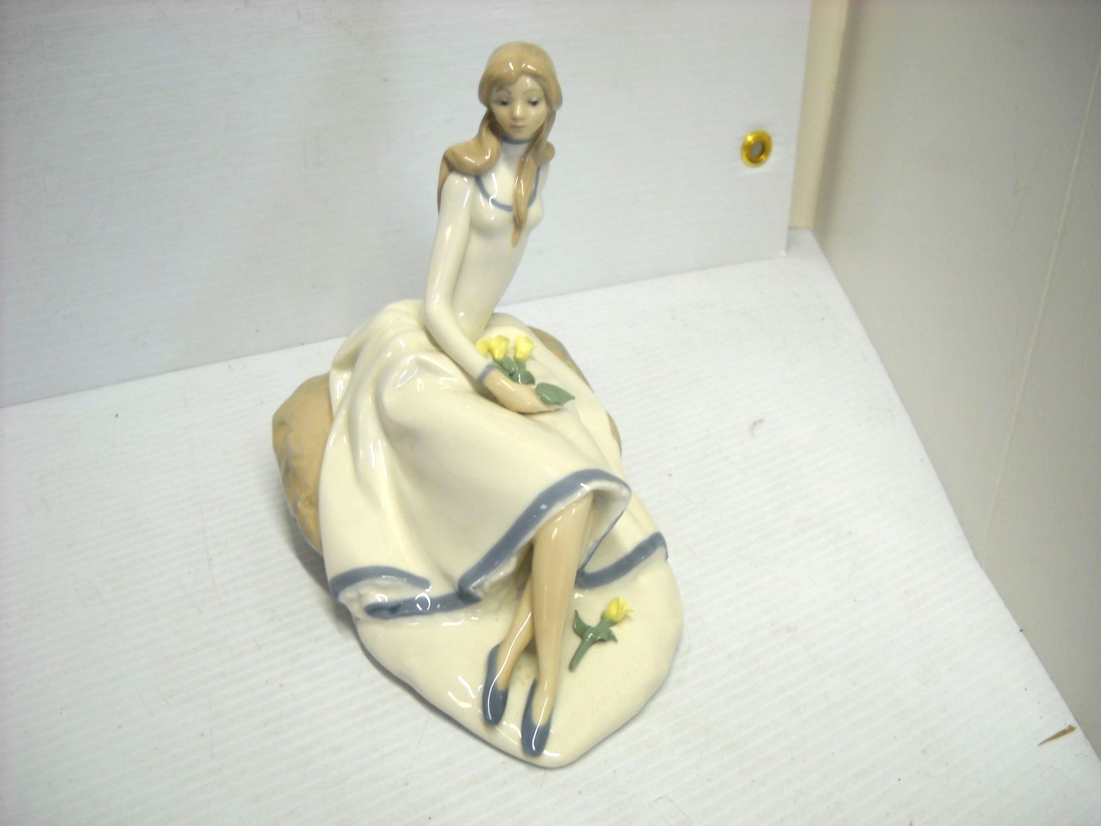 Lladro Artist Fulgencio Garcia Teresa The Tulip Maiden 1983 Fine Porcelain