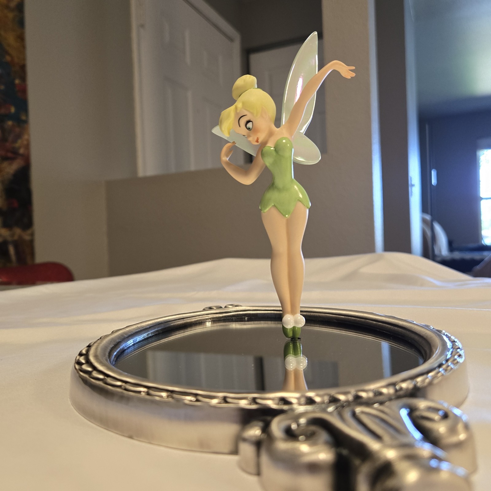 TINKERBELL – Tinker Bell Pauses to Reflect – Walt Disney Classics Collection