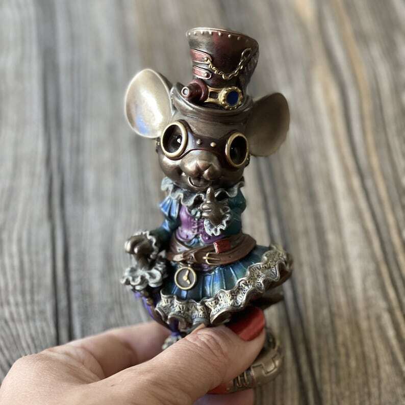 Victorian Steampunk Mouse Statue – Lady Mouse with Parasol, Detailed Decor