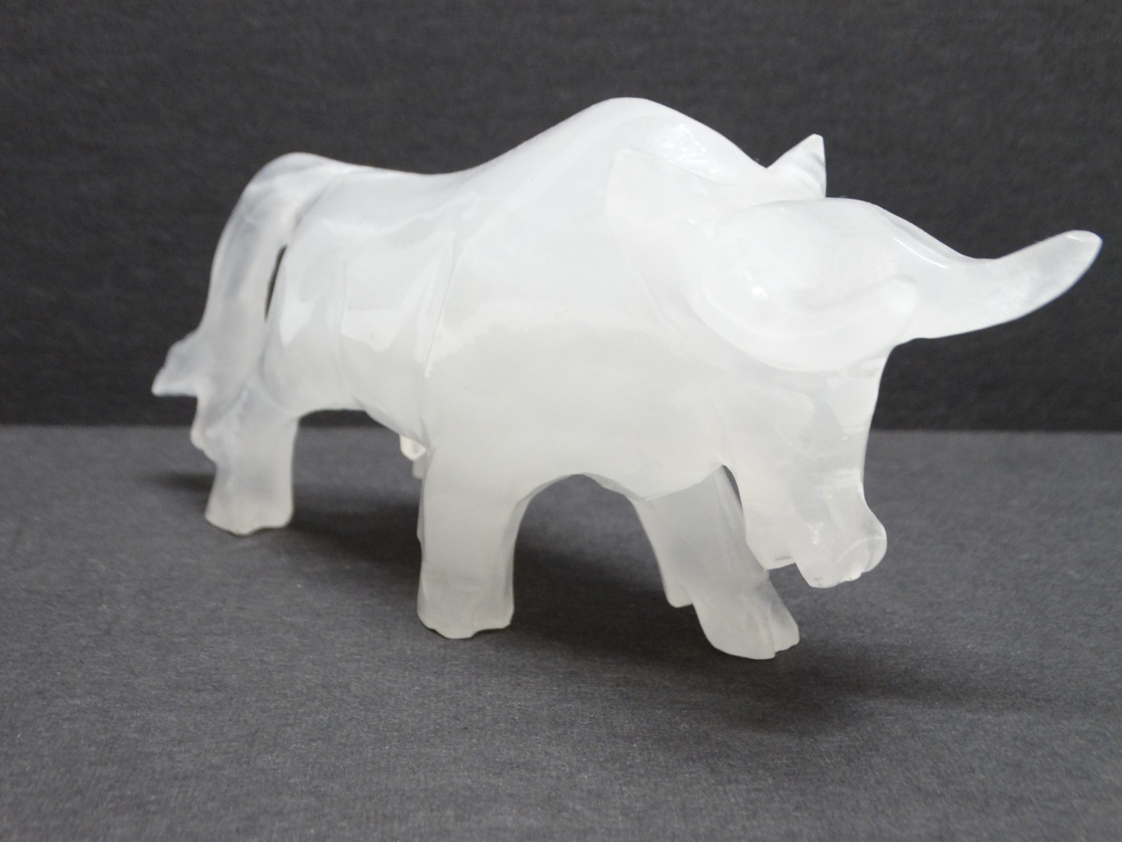 Vtg Hand Carved Stone Marble White Onyx Charging Matador Bull Statue Figurine