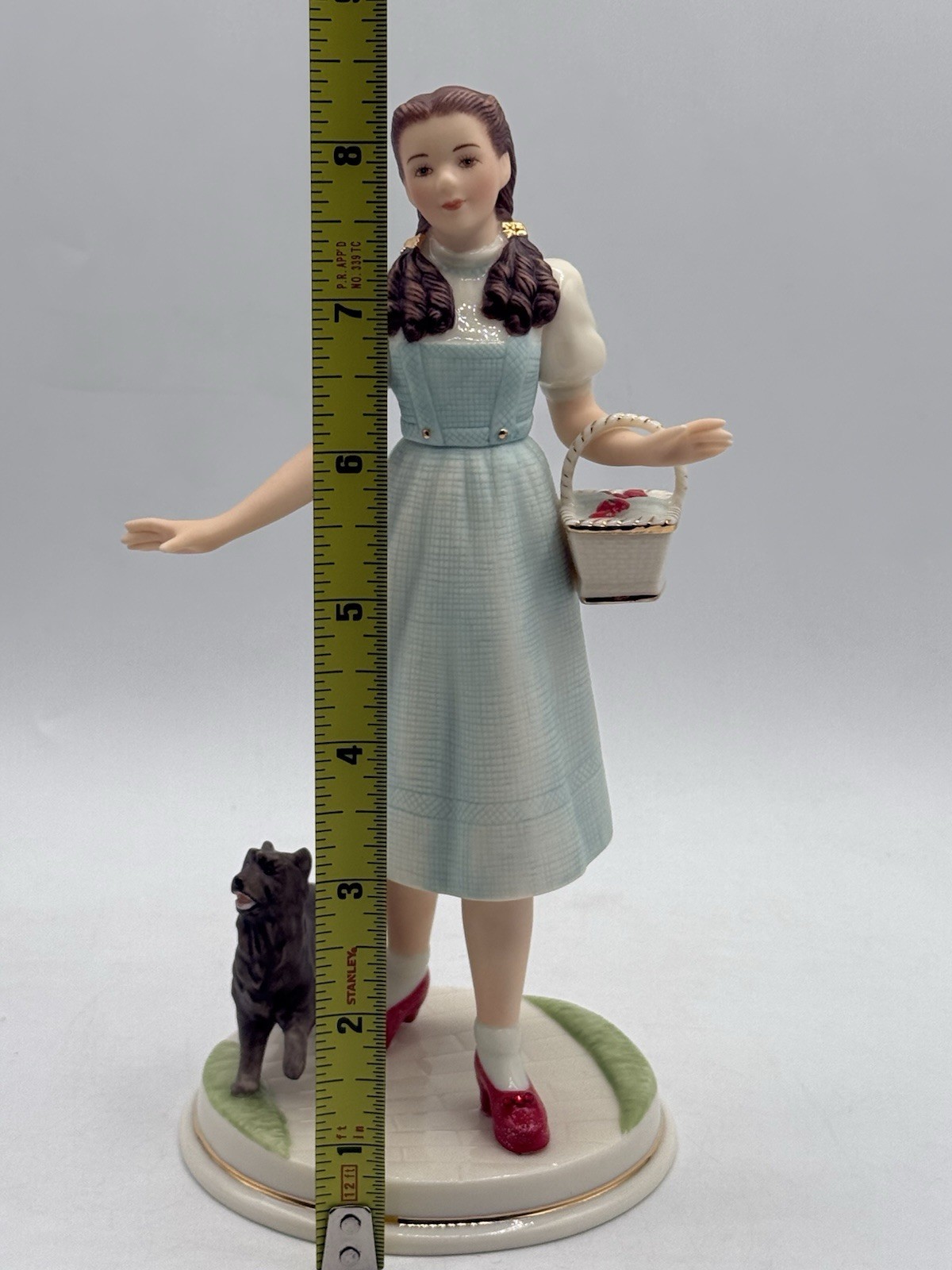 Lenox Dorothy & Toto #6131023 Figurine Wizard of Oz Approximately 8X4” Retired