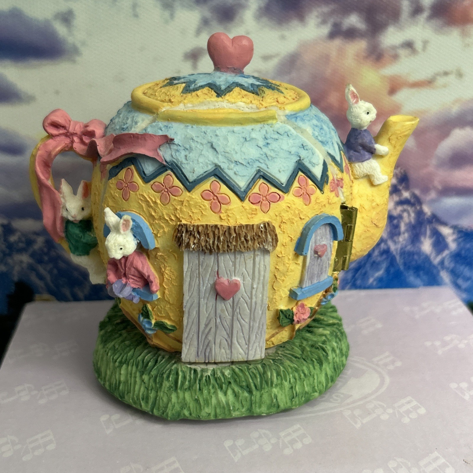 🐰 San Francisco Music Box Company Easter Hinged Teapot Plays Easter Parade RARE