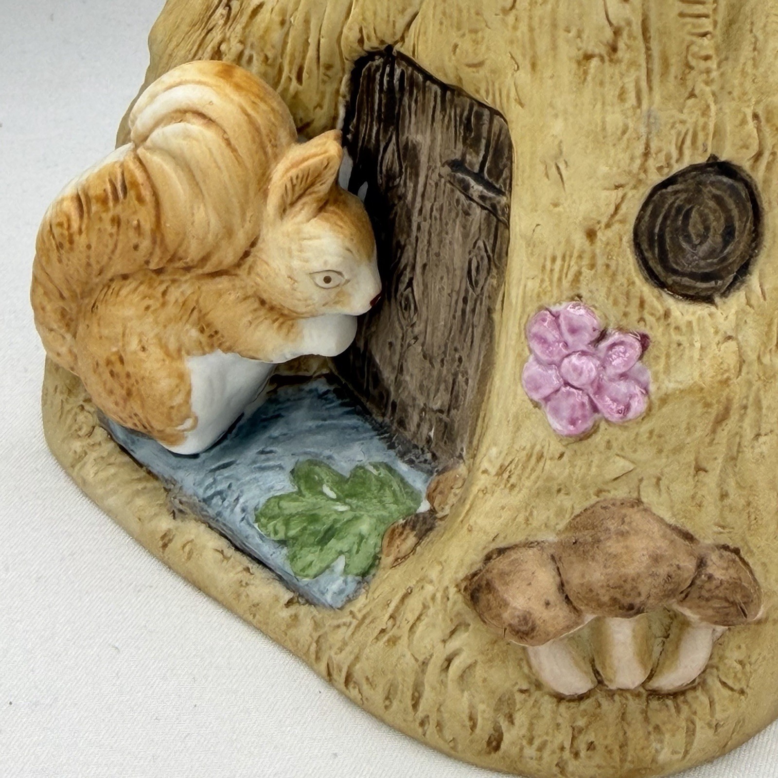 Vintage 1990 Schmid Beatrix Potter Squirrel Nutkin Figurine Tree Mushrooms