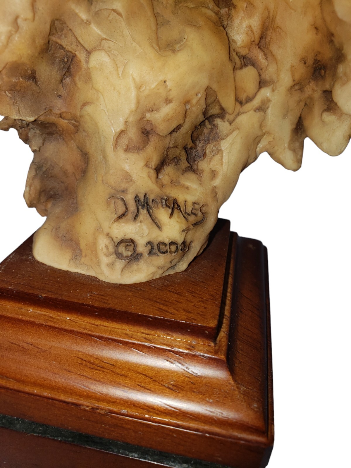 Mill Creek Collection Lion Sculpture On Wooden Stand King Of Kings D. Morales