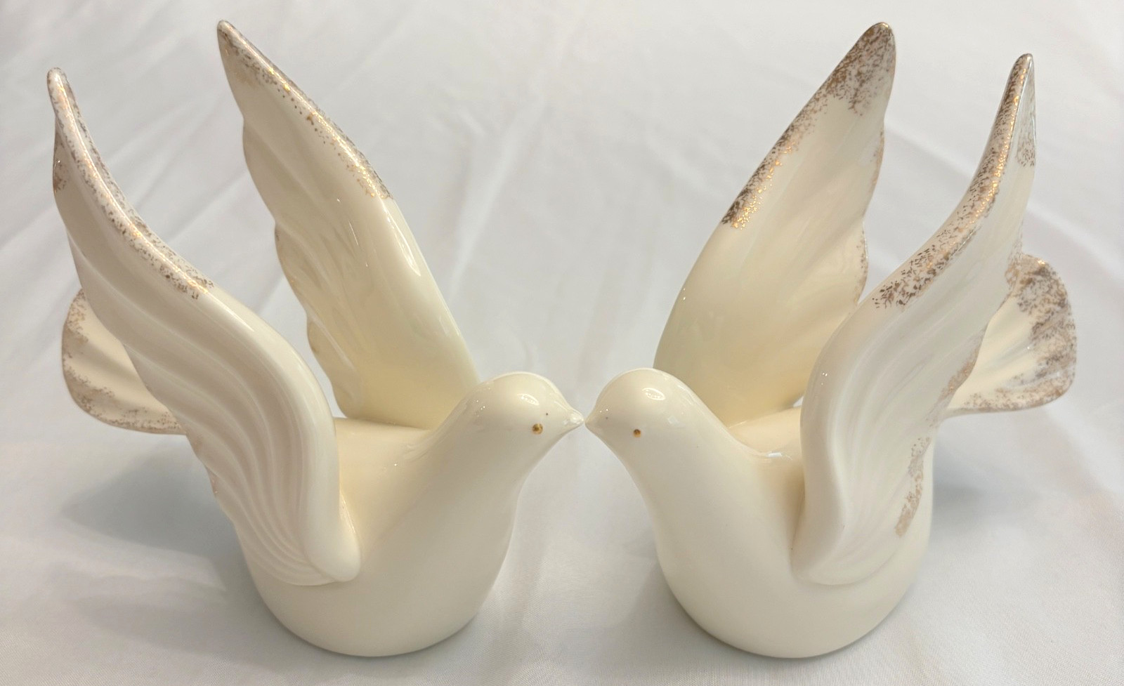 Lenox Lighted Doves of Peace Gold Shimmer on Wings Figurine/Decor XMAS/ Wedding