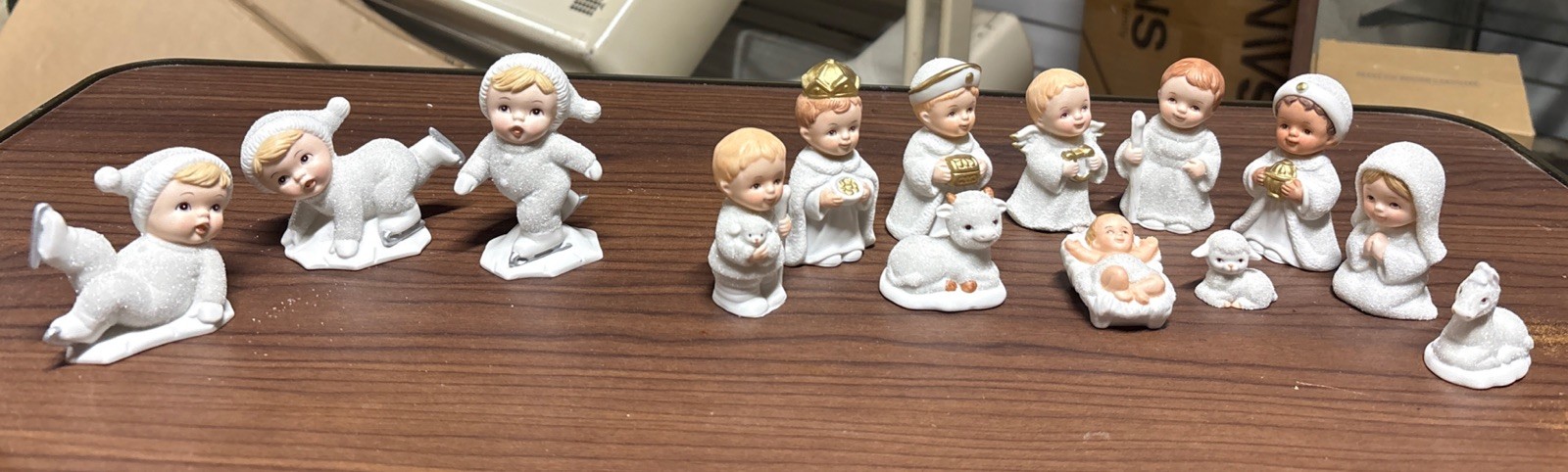 Vtg 11 Pcs HOMCO NATIVITY SET #5609 & 3 Pcs ICE SKATING SET #5424Figurines