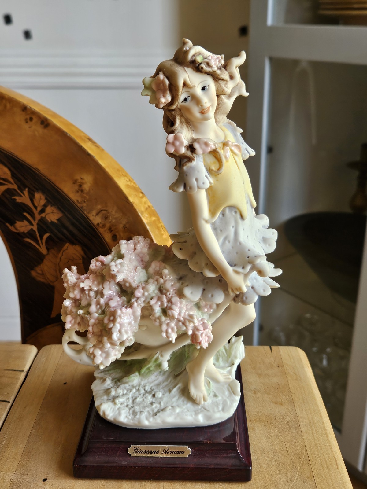 Giuseppe Armani Porcelain Figurine “Flowers Feast” 1141P Bimba Con Carriola