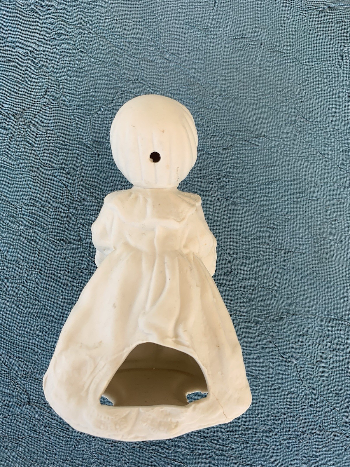 White ceramic unpainted reading / ￼ Caroling child. Chrustmas craft vintage