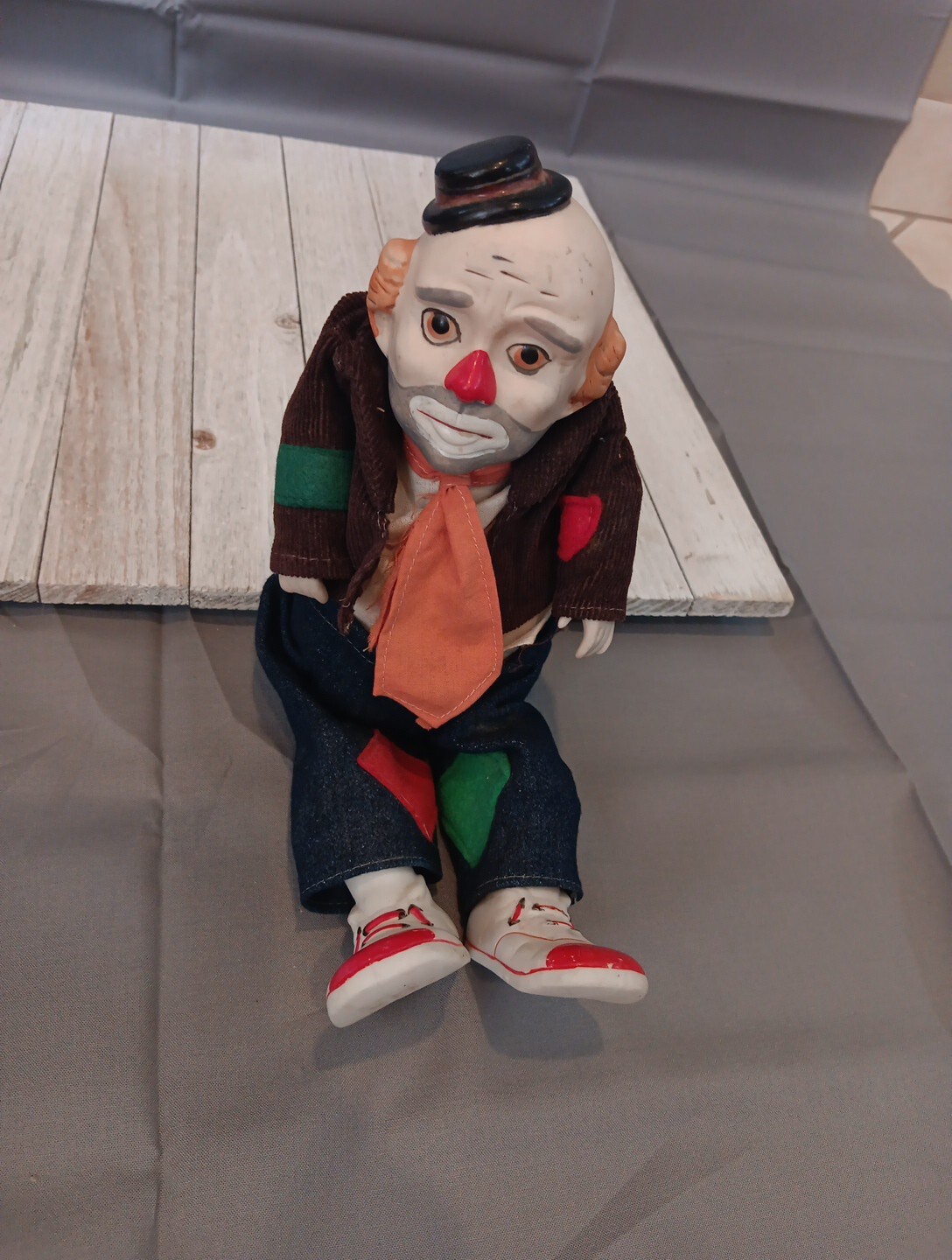 Victoria Collectibles Vintage Clown Decor Tag Doll Figurine music and moves