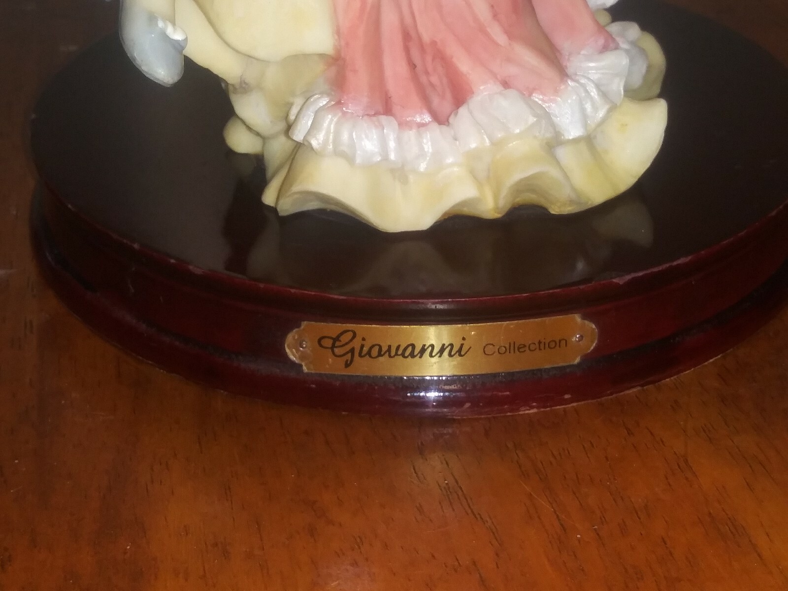 Giovanni Collection Figurine Victorian Lady sitting on chair W/FAN 12″ STATUE