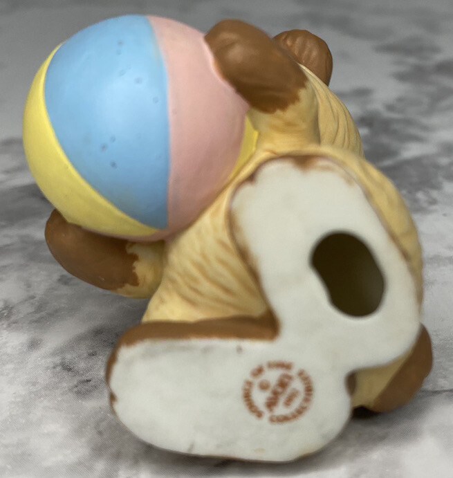 Vintage 1992 Avon Beige & Brown Puppy with Beach Ball Figurine Collectibles
