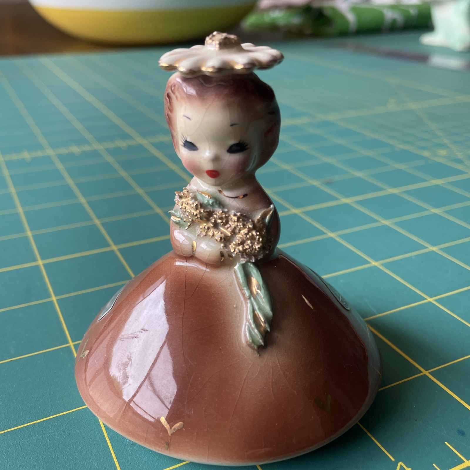 Vintage Josef Originals American Beauty Girl Figurine November 3.5″ flower CALIF