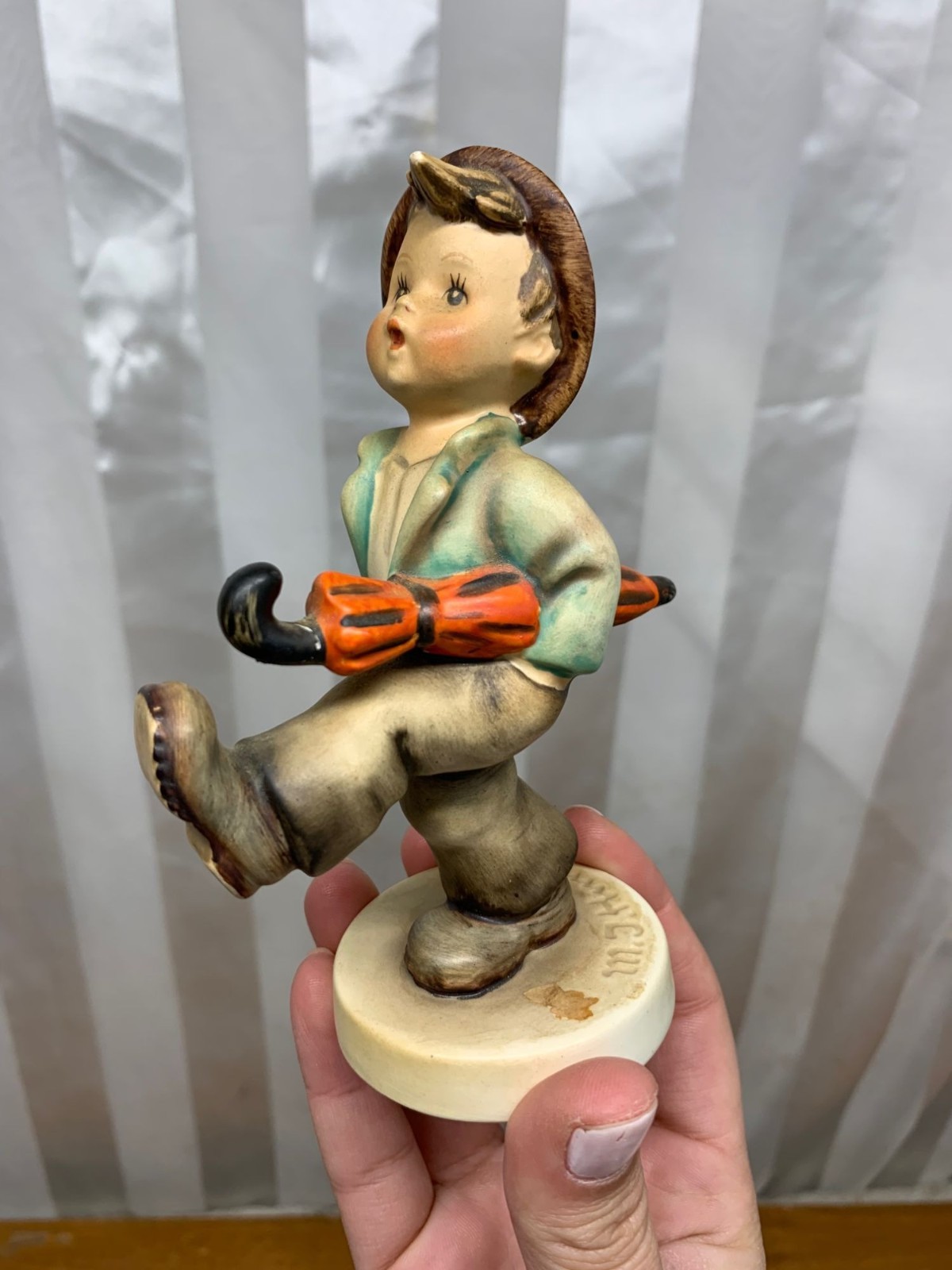 Vintage Goebel Hummel Hand Painted Figurine “Happy Traveler” TMK-2 1950-1959