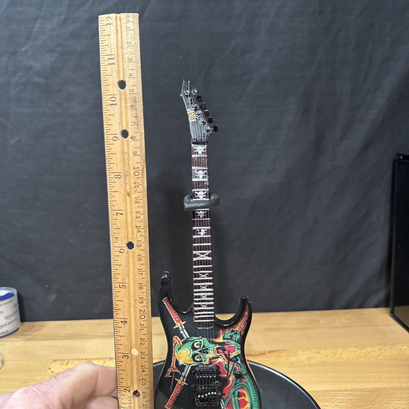 Axe Heaven Mini Guitar George Lynch (Dokken)