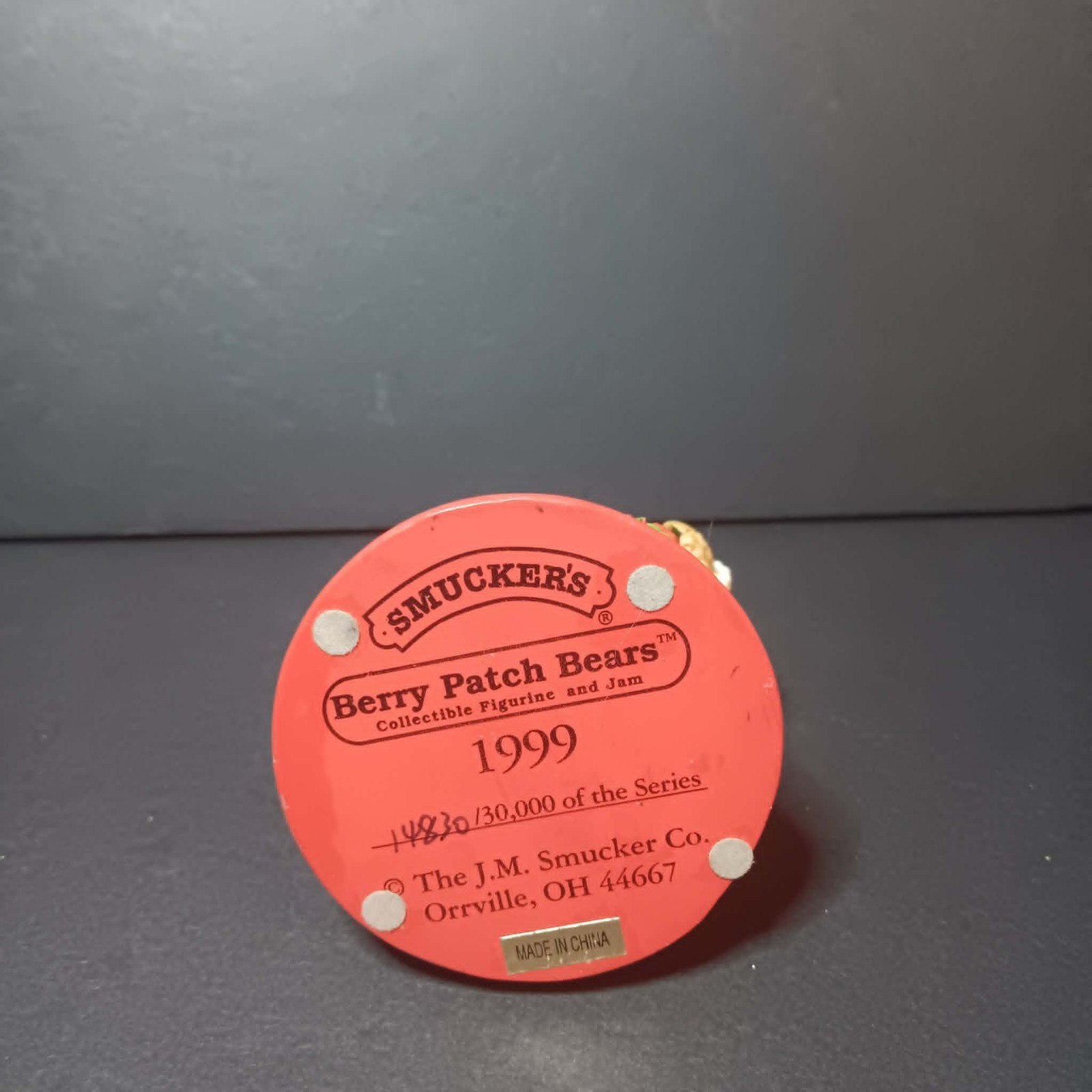 Smucker’s 1999 Figurine Limited Ed. Berry Patch Bears In The Strawberry Patch