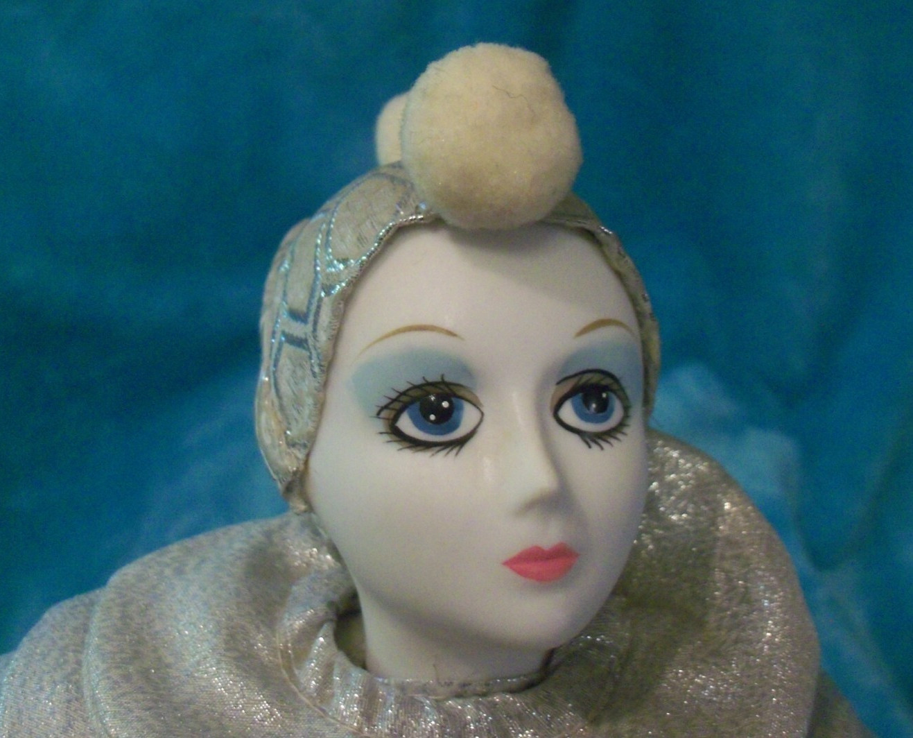 Vintage 21″ VICTORIA IMPEX Harlequin Pierrot Doll W/ Flaw-Ceramic Head, Hands