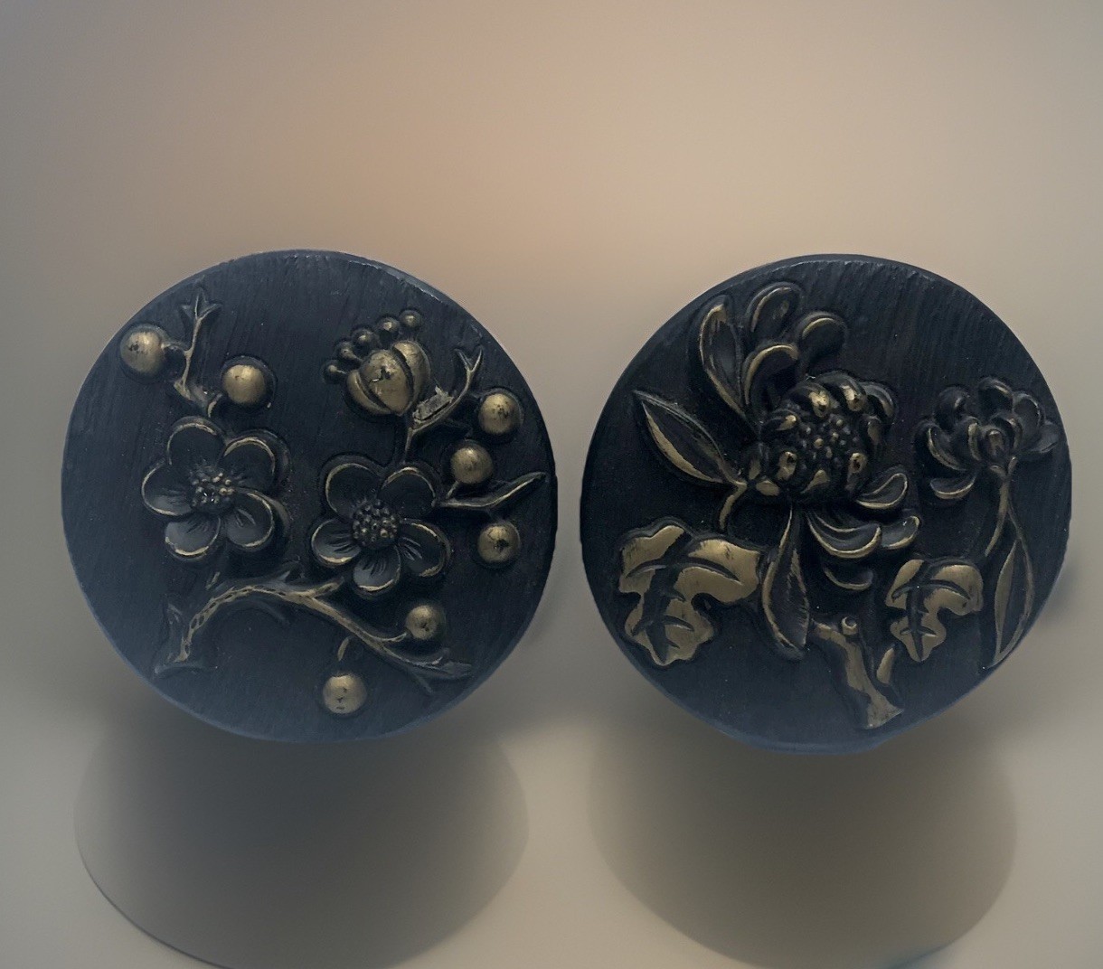 Black Gold Chalk Ware Round Wall Plaques Set Of 2 Flowers Berries Leaf Retro MCM