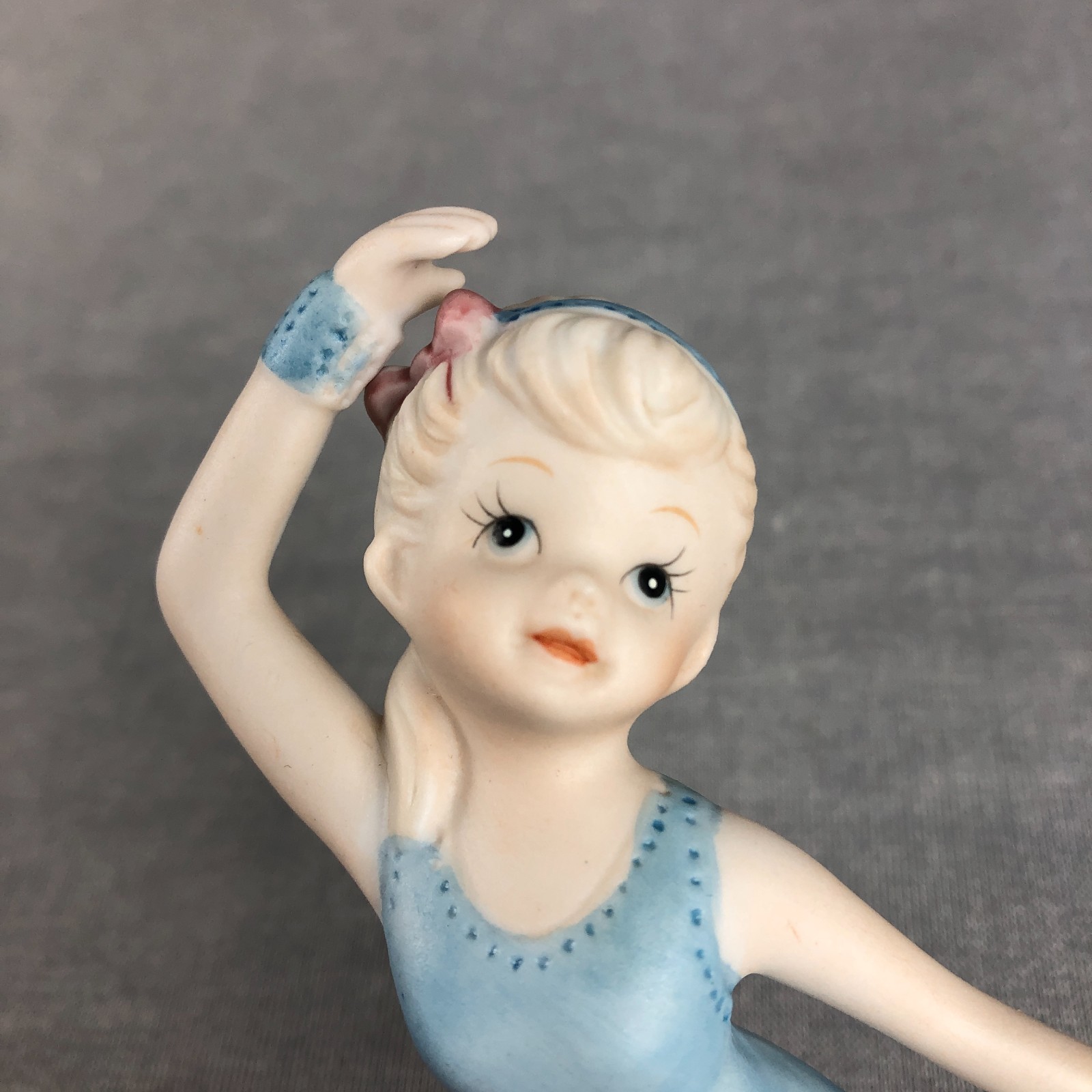 HOMCO Dance Girl Figure set of 2 Ballerina Gymnastics Stretch 70s Porcelain 1406