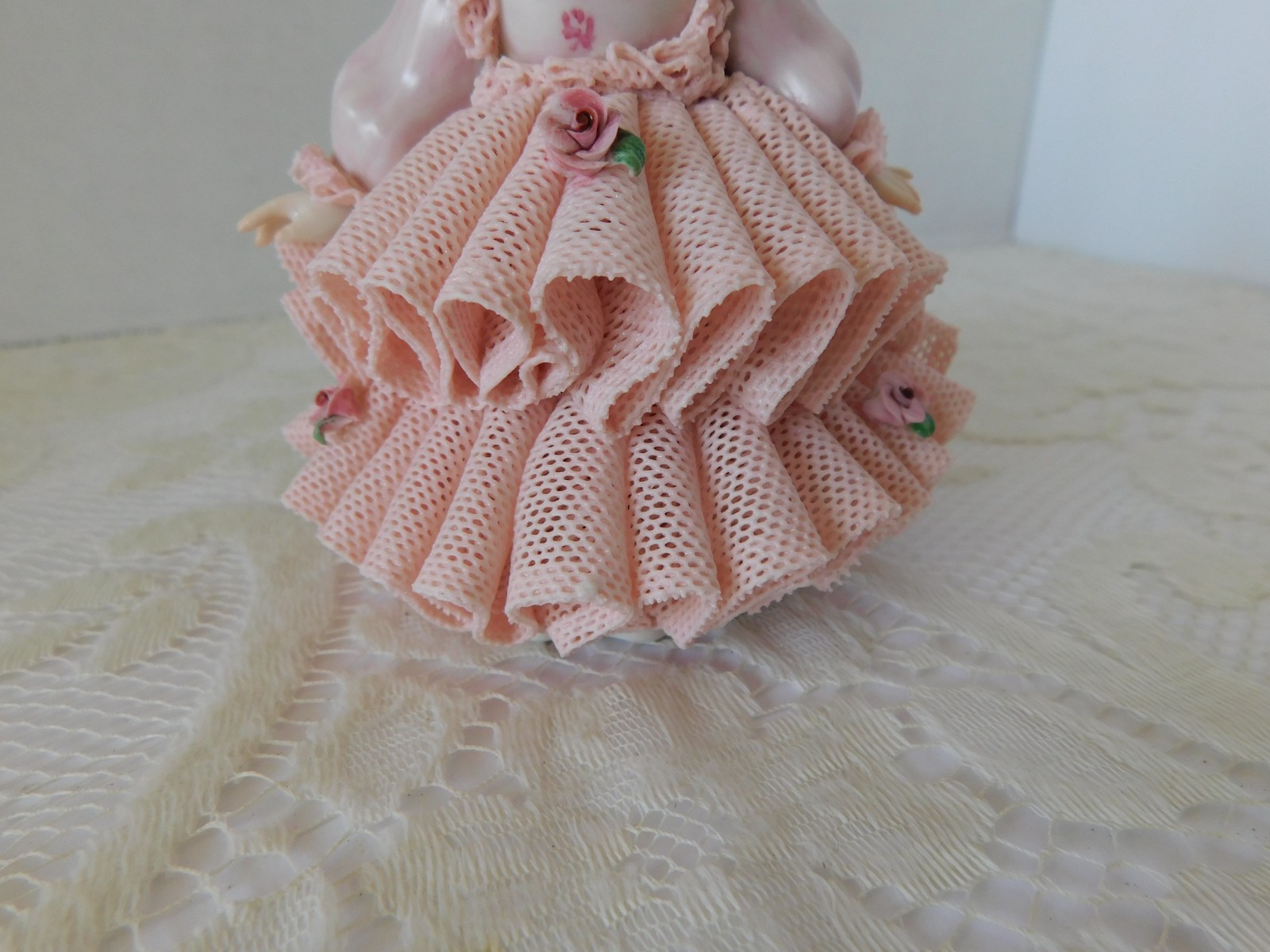 MULLER VOLKSTEDT IRISH DRESDEN FIGURE PORCELAIN LACE – KISS FOR MOTHER – MINT