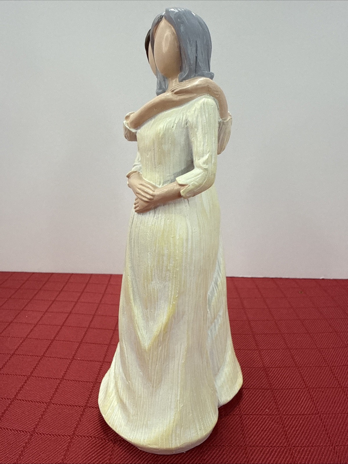 Hugging Mom & Daughter Figurine Hand Painted Resin No Facial Features
