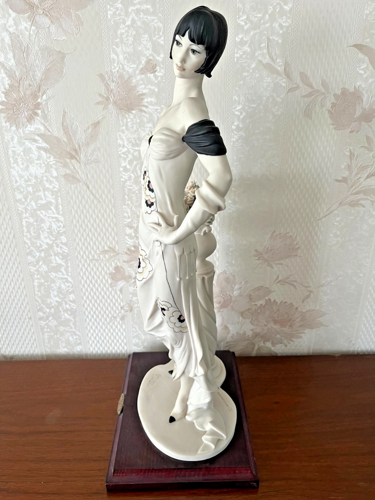 G. ARMANI Figure Figurine Statue Sculpture “Morning Rose” Elegant Lady Flowers