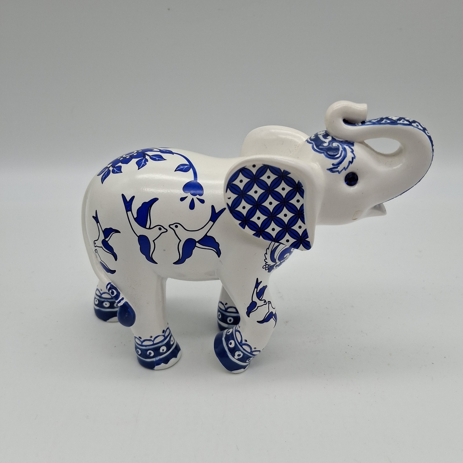 Hamilton Parade Blue Willow Collection Elephant Blue & White Figurine