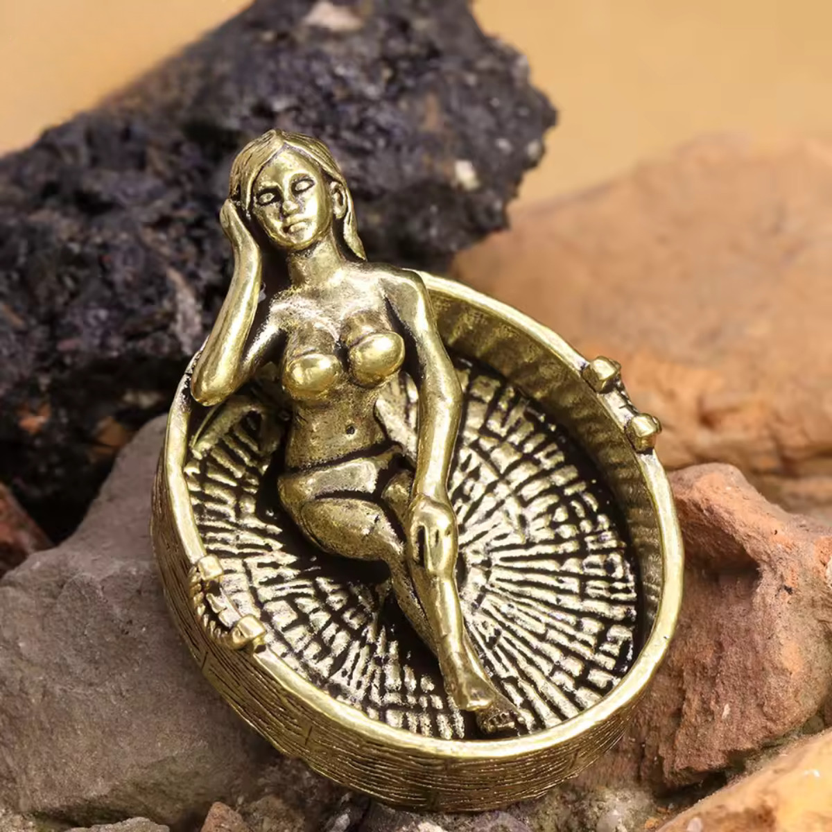 Vintage Brass Bathtub Beauty Girl Small Collectible Figurine Statue Ornament