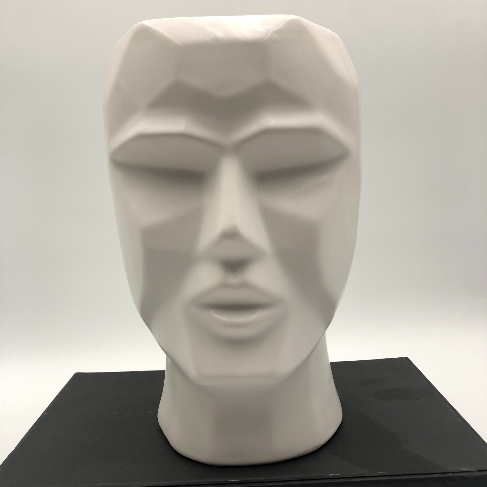 Geometric Ceramic 9 Inch Head Decorative White