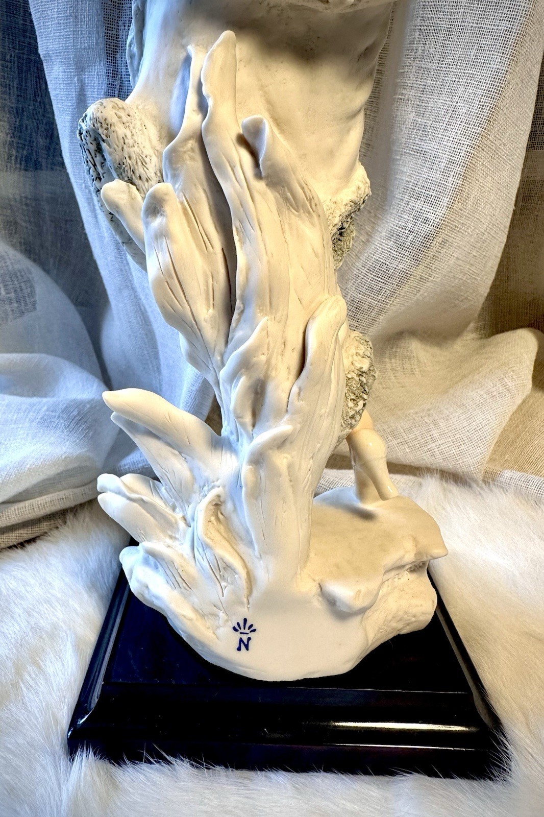Giuseppe Armani Capodimonte Holly Figurine 0191F Sculpture Florence Italy Statue