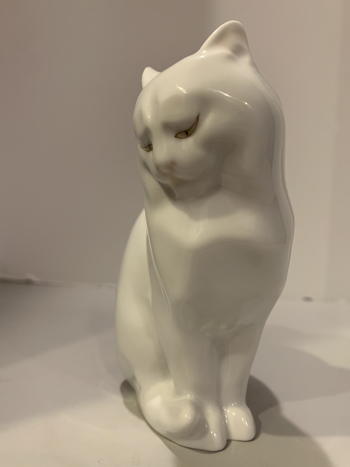 Herend Regal Sitting Cat Looking Right Natural White Persian Porcelain Cat