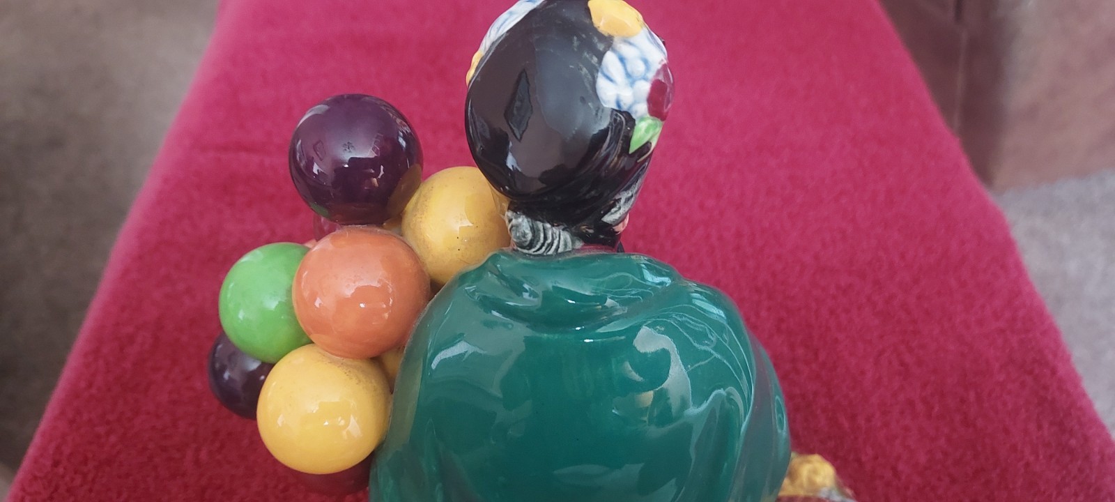 THE OLD BALLOON SELLER (WOMAN) ROYAL DAULTON FIGURINE H.N 1315