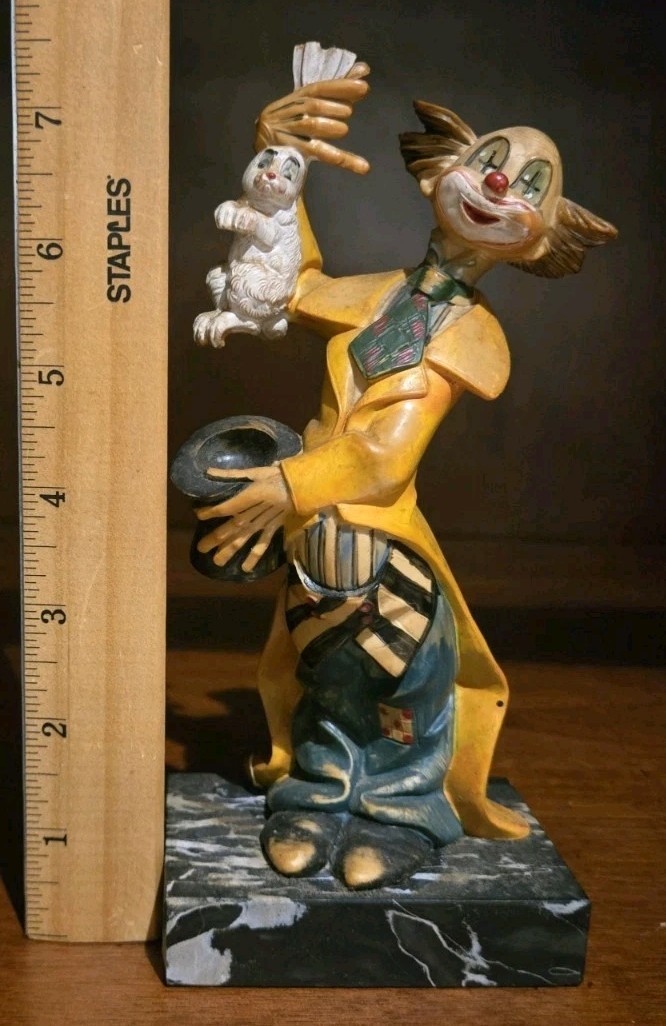 GENUINE CARRARA MARBLE BASE CLOWN PULLING RABBIT OUT OF HAT MINT CONDITION