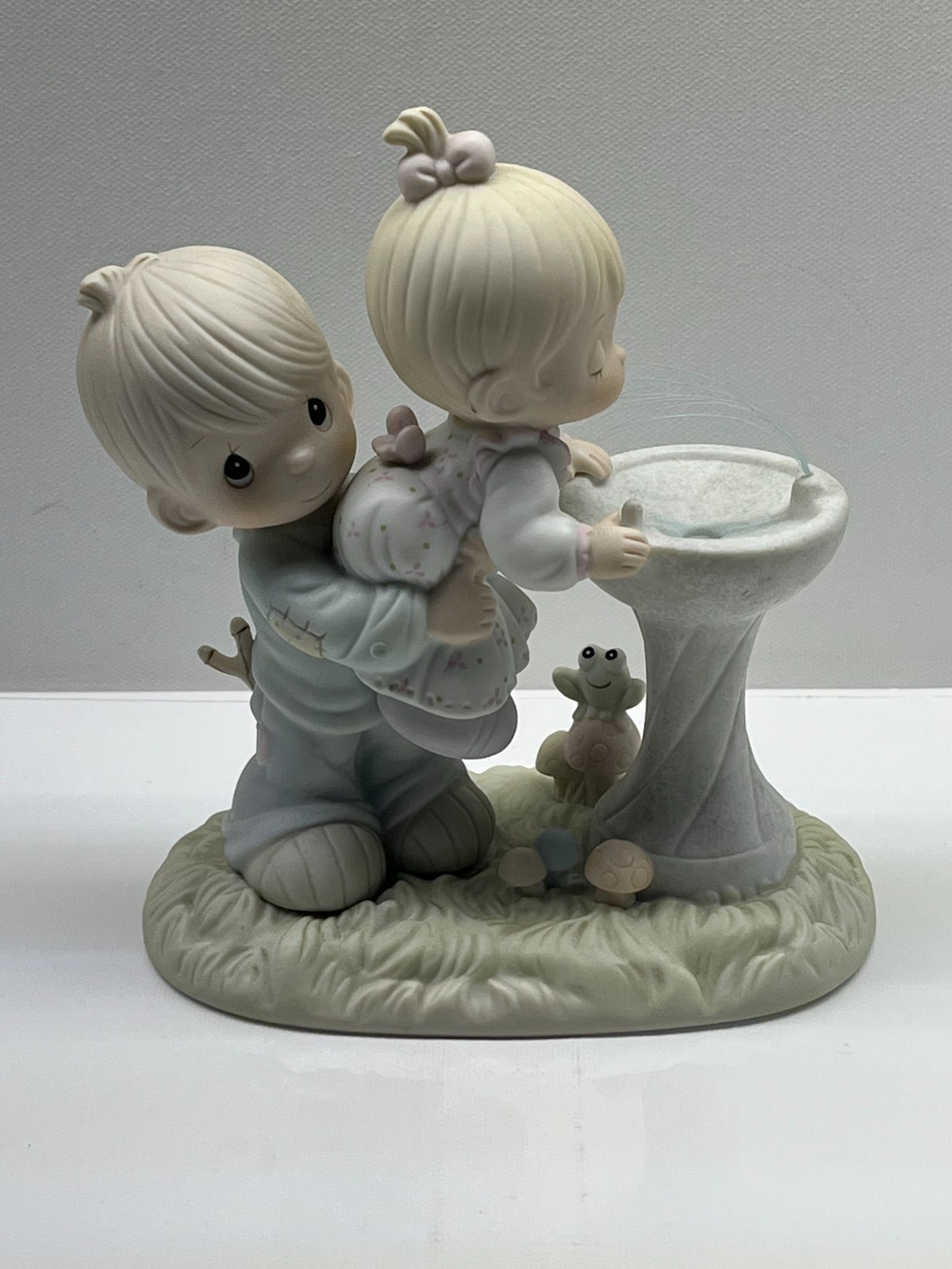 Precious Moments Figurine 520675 “Your Love Is So Uplifting” 1988 with Box