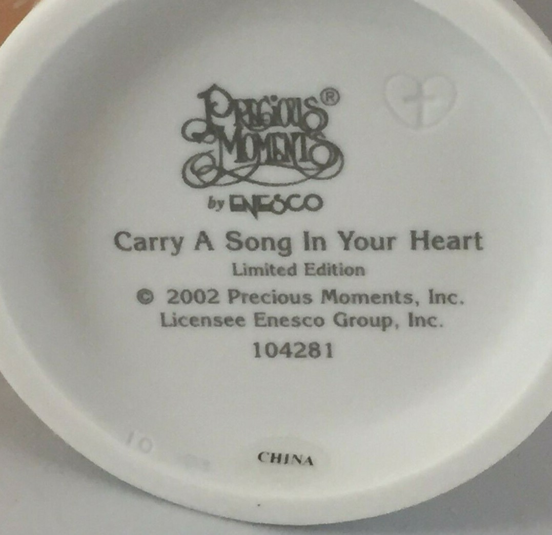 Precious Moments 104281 Carry A Song In Your Heart Figurine 2002 NEW
