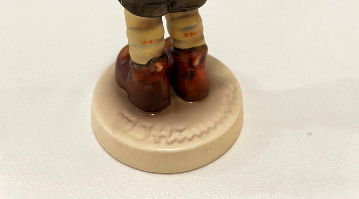 MJ Hummel Goebel W Germany Porcelain Figurine #43 March Winds Boy 5″